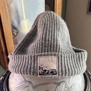 The North Face Light Gray Ribbed Beanie(unisex)